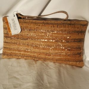 Artelusa Cork wristlet